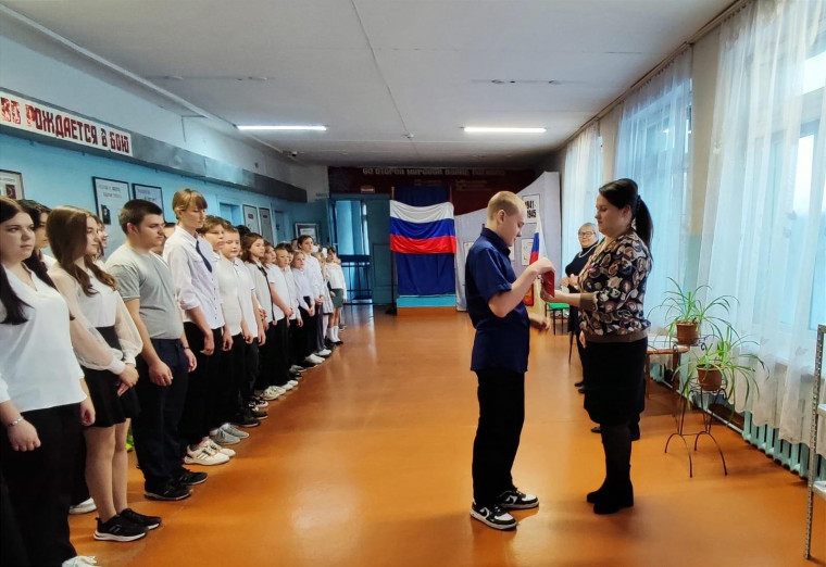 Торжественное вручение паспорта.